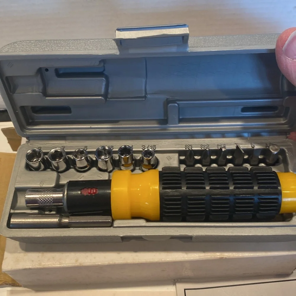 NIB Ratcheting Socket & Driver Tool Set in Case - Picture 2 of 3